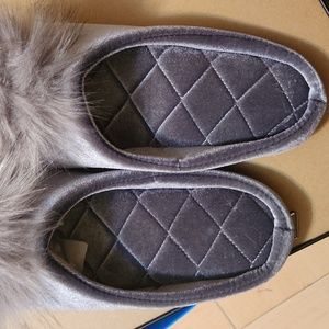 INC new Gray size XL 11-12 Pom-pom slip-on bedroom slipper.